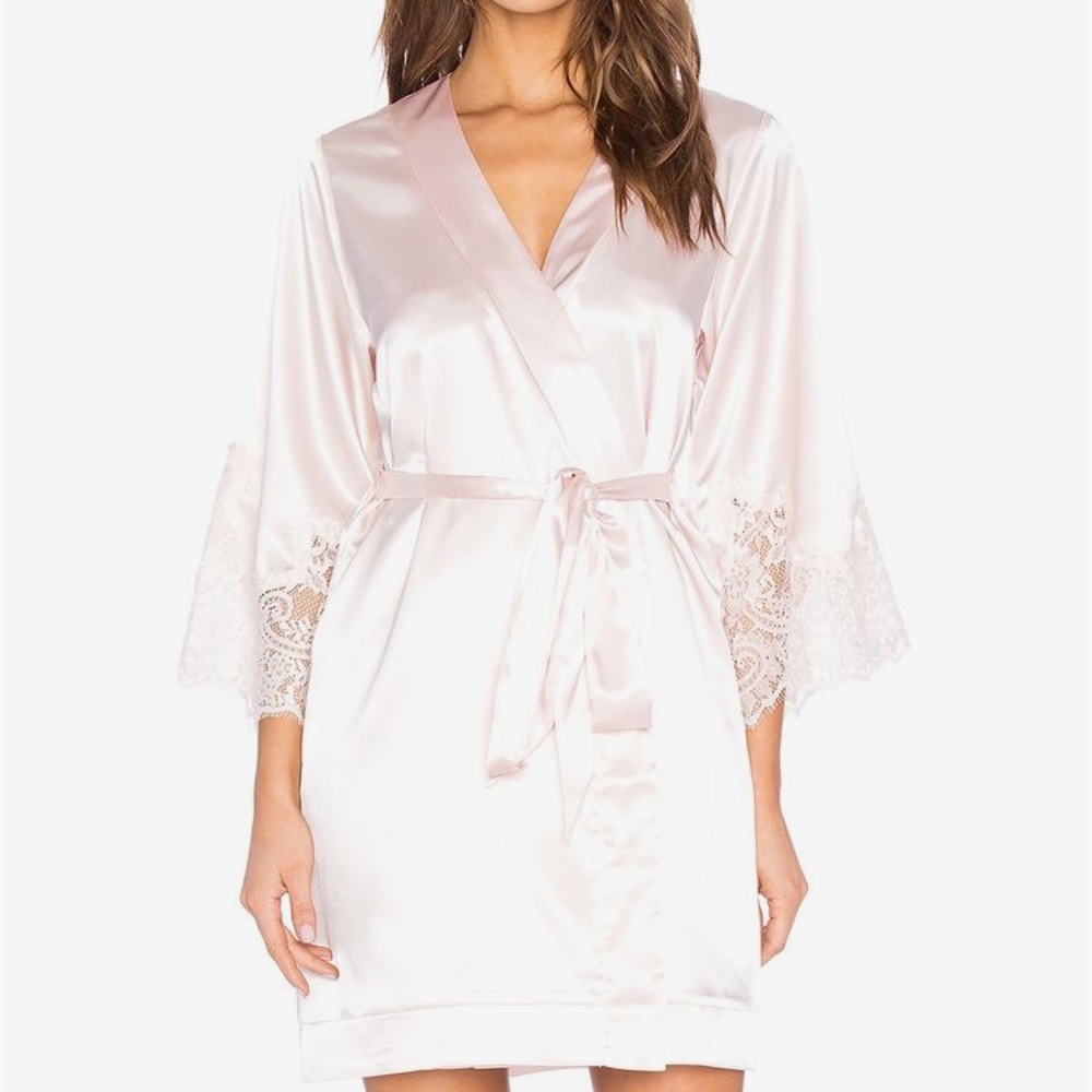 Silk robe available in white or black silk